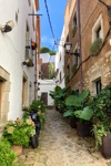 Unterwegs in den engen, schattigen und grünen Gassen von Tossa de Mar - II.