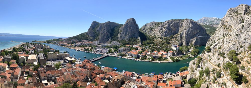 Mündung der Cetina bei Omiš in die Adria.