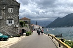 Spaziergang im Hafen von Perast - II.