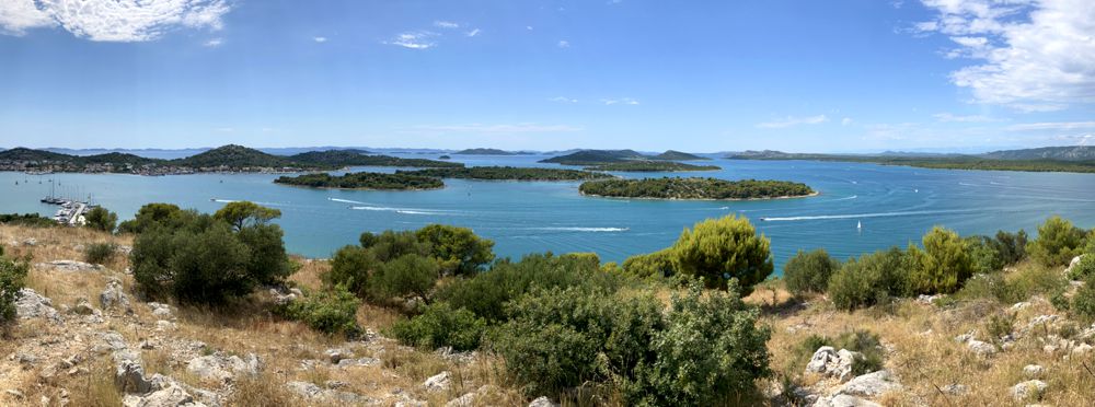 Murter und die vorgelagerten Inselwelt der Kornaten.