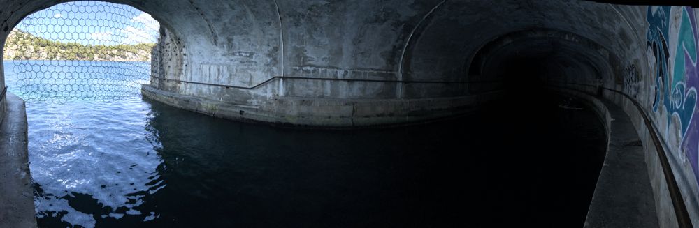 Morski Tunel (U-Boot-Tunnel) im Antonius Kanal (Sveti Ante) nach Šibenik.