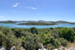 Blick vom Inselberg zurück nach Murter und den vorgelagerten Inseln.