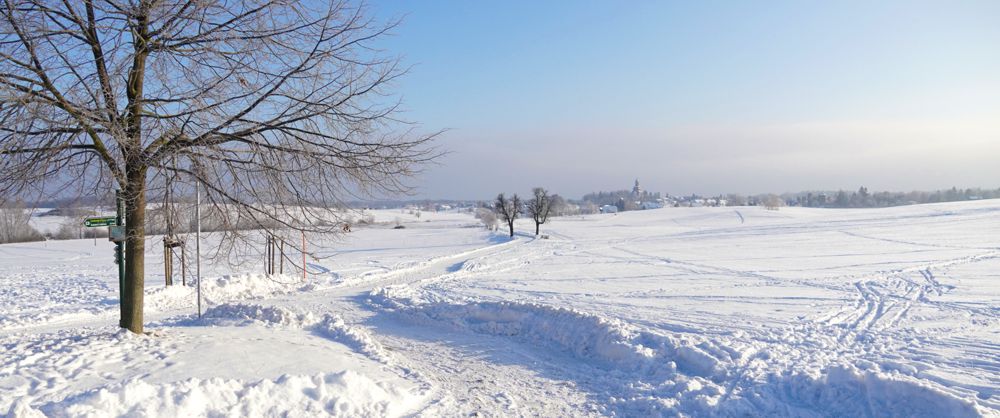 Ein traumhafter Wintertag. Blauer Himmel. Sonnenschein.